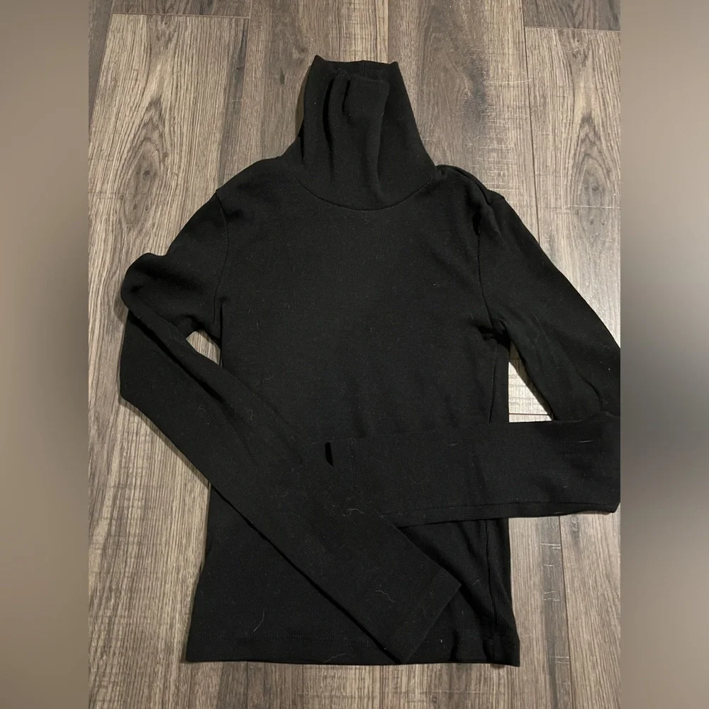 Elegant Black and White Turtleneck Tops - Picture 2 of 4